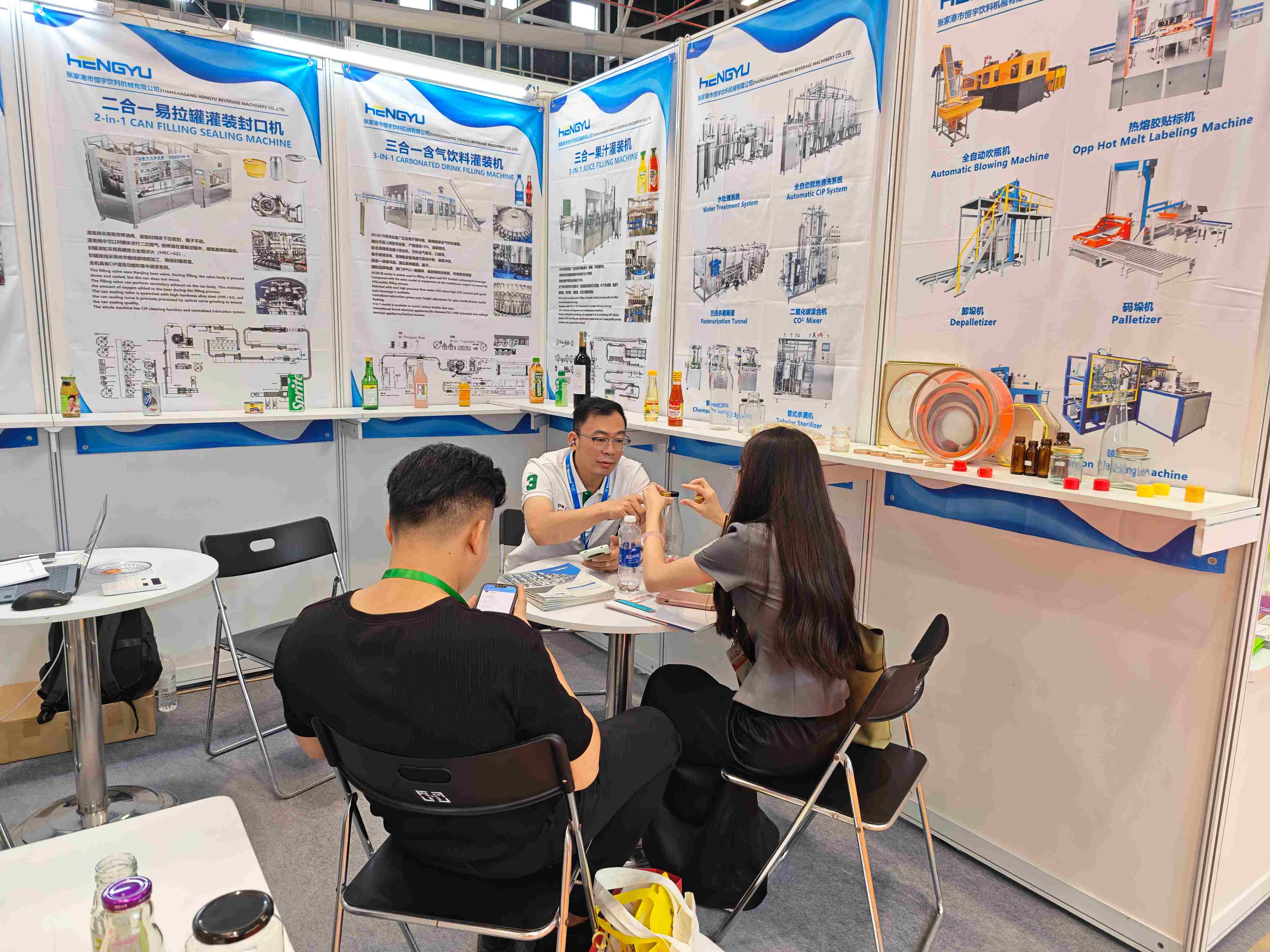 图三Hengyu presenting beverage filling and packaging solutions at ProPack Vietnam 2026.jpg