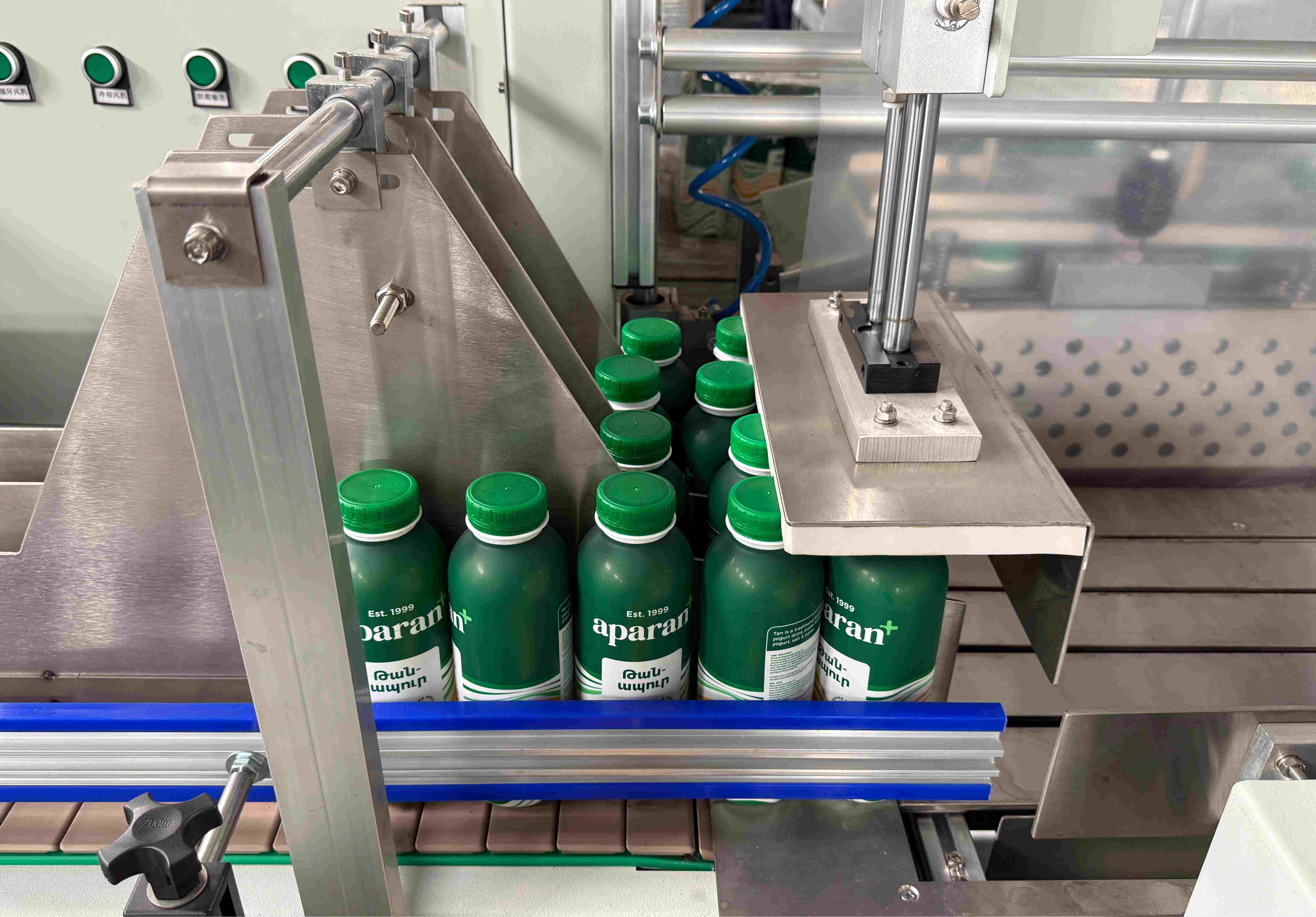 automatic shink-wrapping packing machine for beverage line.jpg
