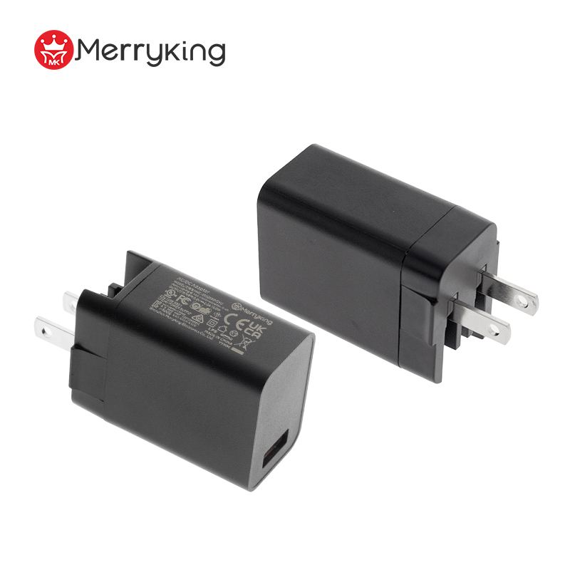 Cserélhető típusú 5V 2500mA falitöltő adapter