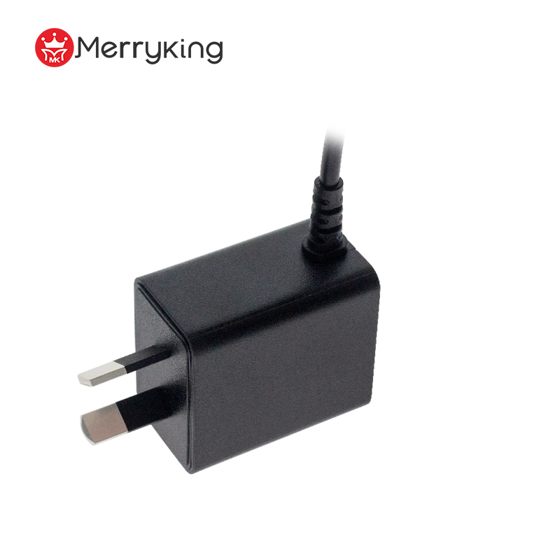 12,6 V 1 A spínaný adaptér