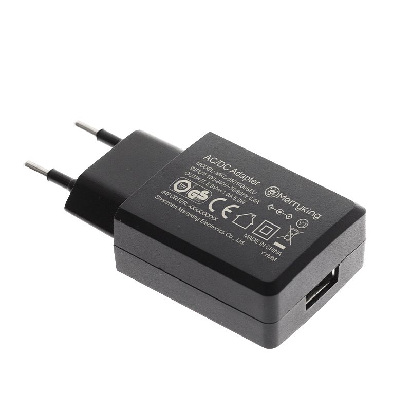 Evropski standard 5Volt 2,5Amp stenski polnilnik