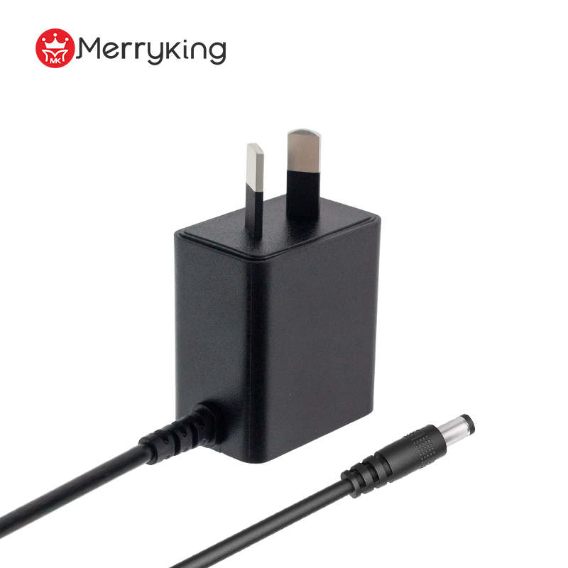12,6 V 1 A spínaný adaptér