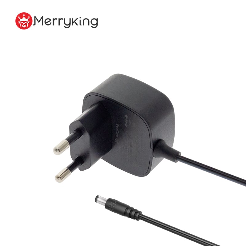 Europeisk plugg 15 V 1 A Vekselstrømsadapter