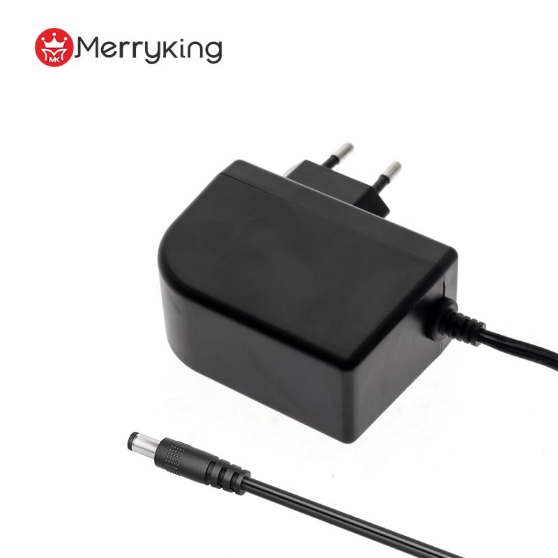 12 Voltu 2 Amperu plāns strāvas adapters
