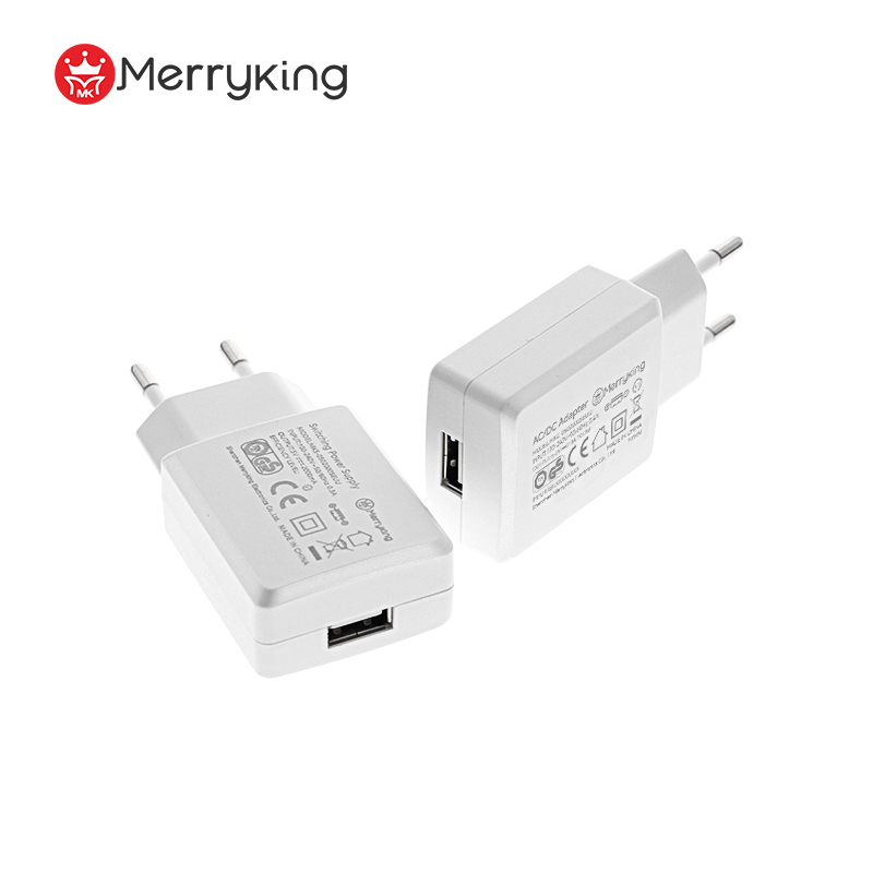 Evropski standard 5Volt 2,5Amp stenski polnilnik
