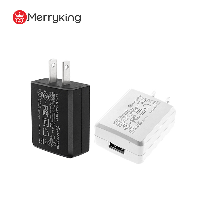 Americký štandard 5 Voltov 2,1 A čierna USB A nabíjačka