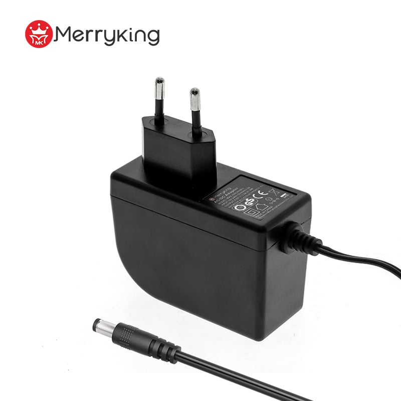 12 Voltu 2 Amperu plāns strāvas adapters