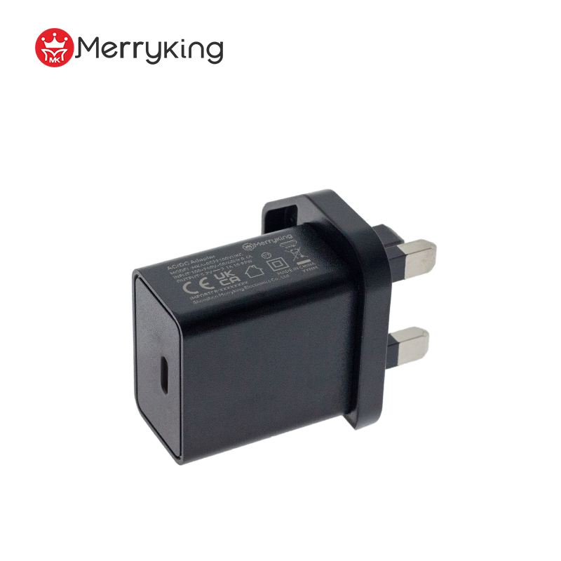 Yhdistynyt kuningaskunta -liitäntä 5 V 2000 mA USB C -kannettava varavirtalähde