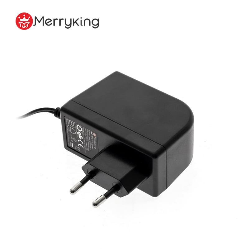 12 Voltu 2 Amperu plāns strāvas adapters