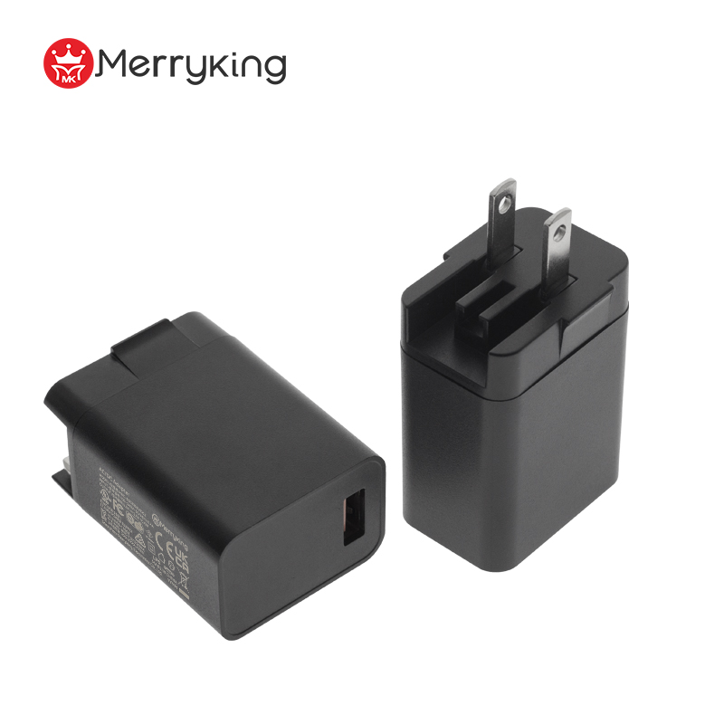Cserélhető típusú 5V 2500mA falitöltő adapter