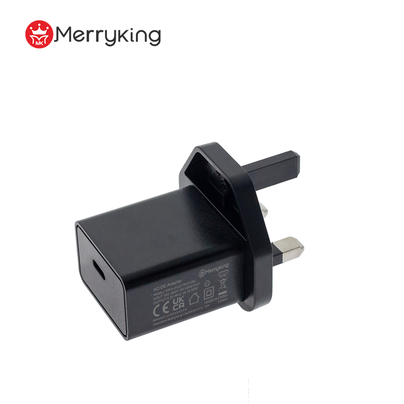 Yhdistynyt kuningaskunta -liitäntä 5 V 2000 mA USB C -kannettava varavirtalähde