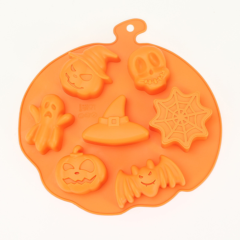 Create Delicious Artisan Bread with Ease using a Silicone Mold"