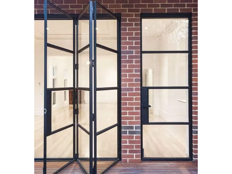 How does a bifold door work?