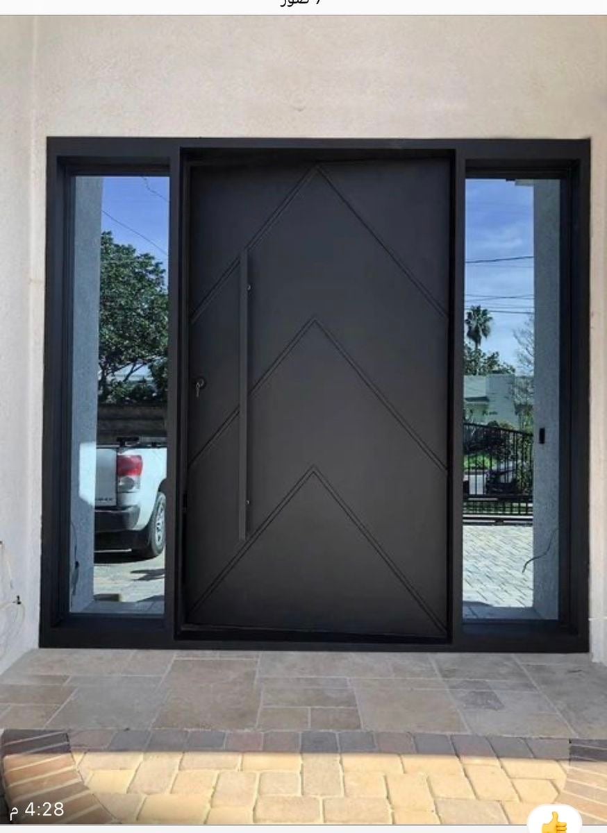 Advantages of steel pivot doors in contemporary design.