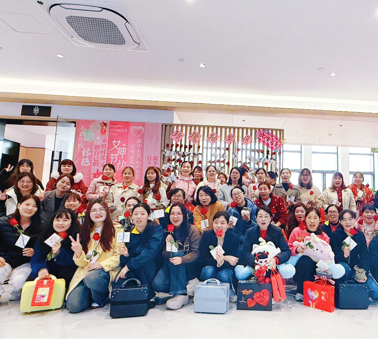 Feiern im März: Dongguan JingNuo verwöhnt weibliche Mitarbeiterinnen zum Frauentag