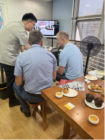 Pelanggan Rusia mengunjungi kantor pusat Jingpeng pada bulan November, dan kedua belah pihak berhasil mencapai kerja sama strategis