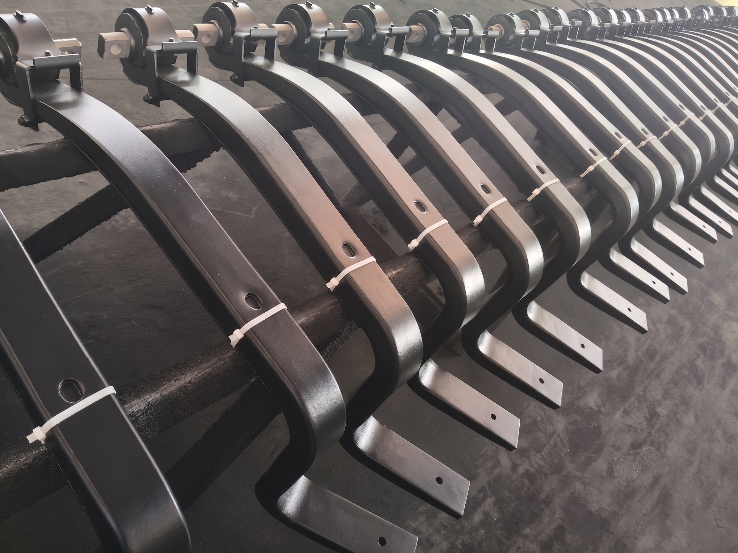 Huayu Leaf Spring Completes Batch Shipment of Peterbilt Leaf Springs