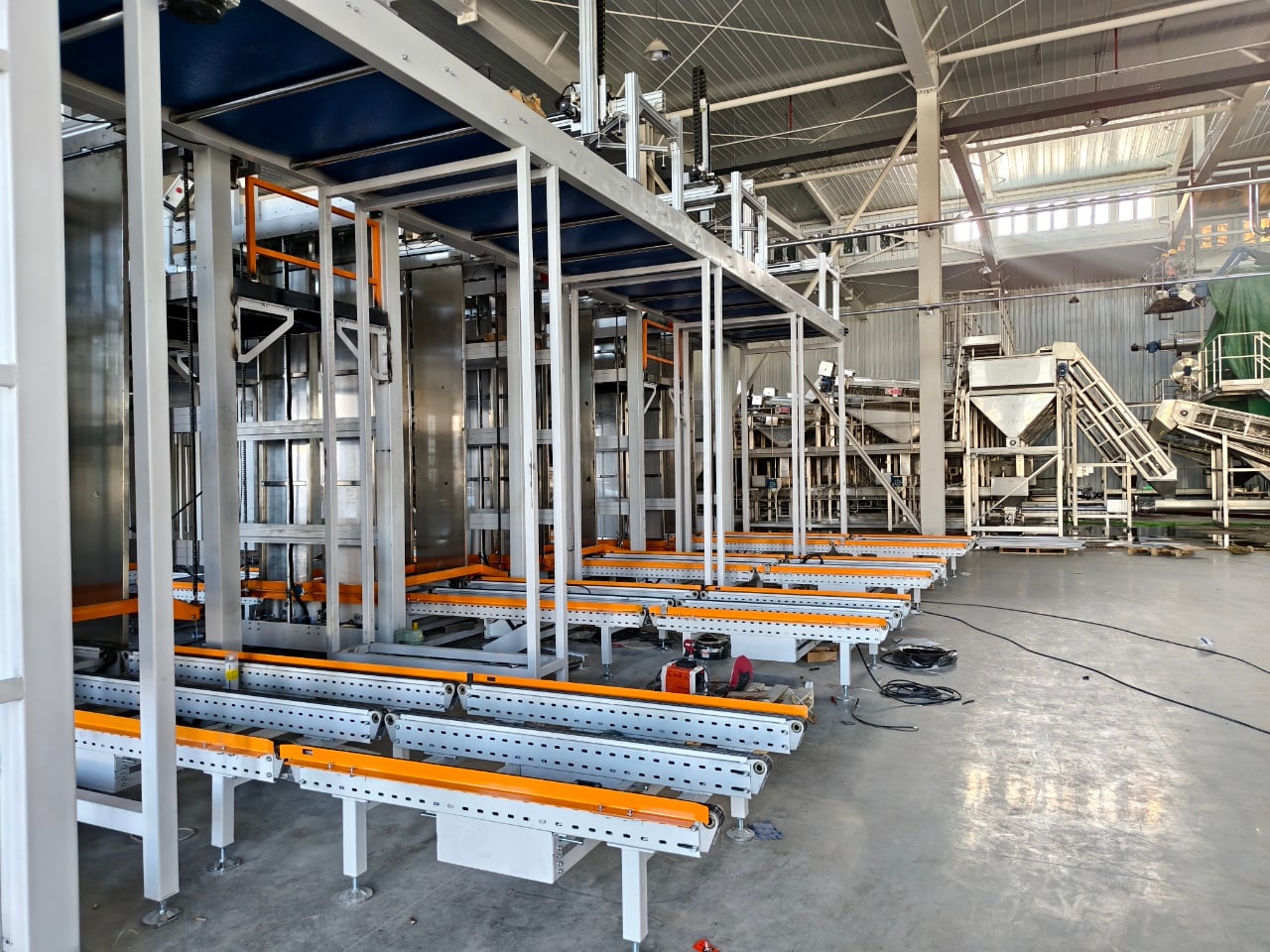 Empty Can Depalletizer: Push-Type and Magnetic Depalletizing Machines for Can Filling Lines

