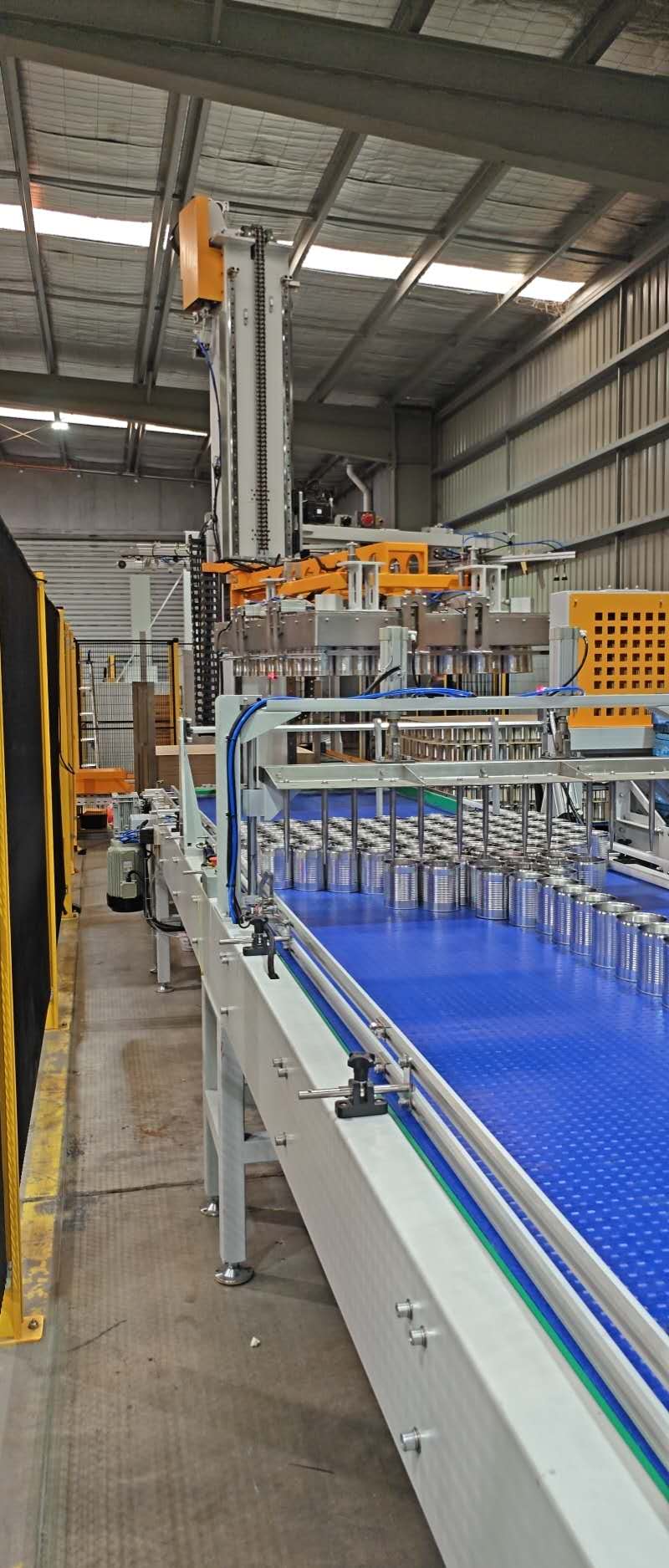 Paletizador de bajo nivel frente a paletizador de alto nivel: ¿cuál es mejor para las plantas de fabricación de latas?