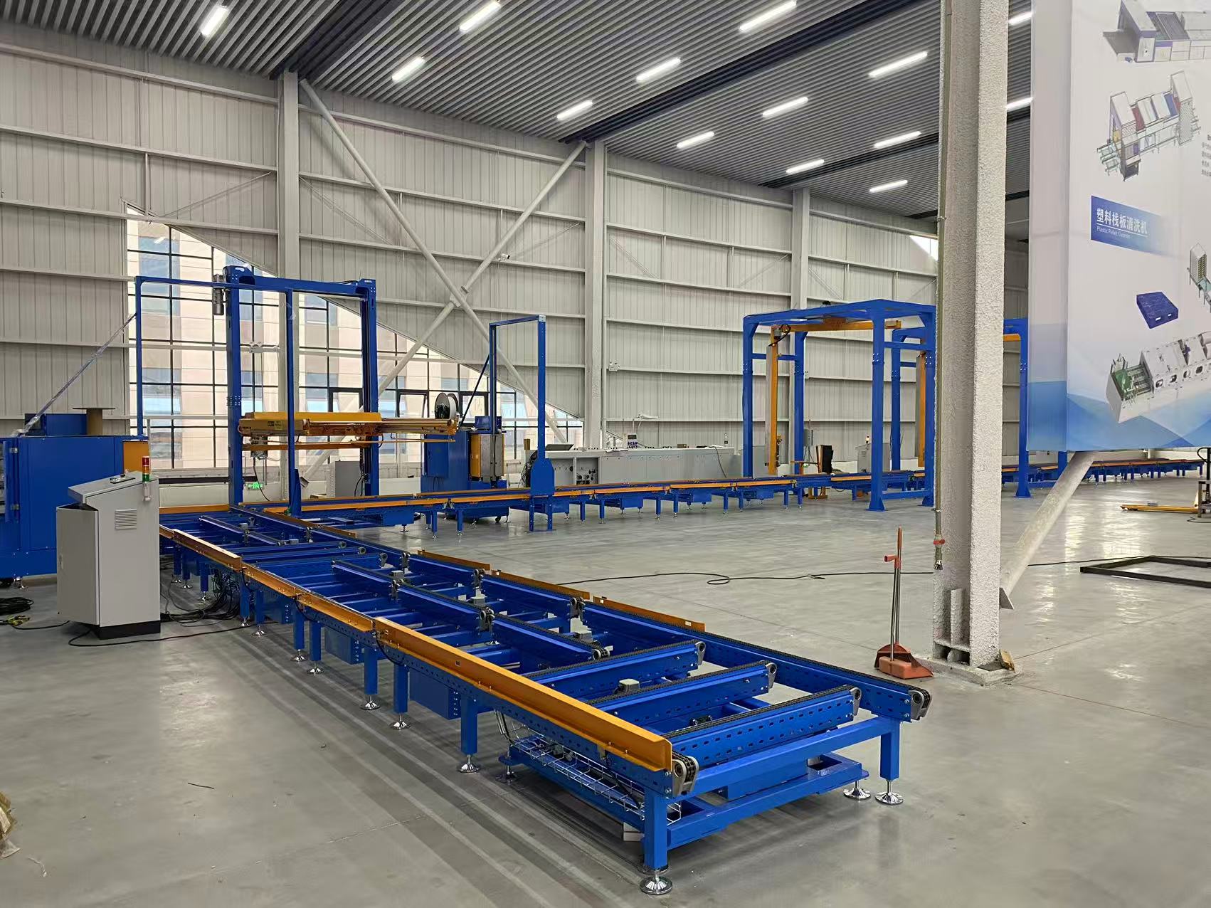 Sistemas automáticos de transporte para plantas de fabricación de latas