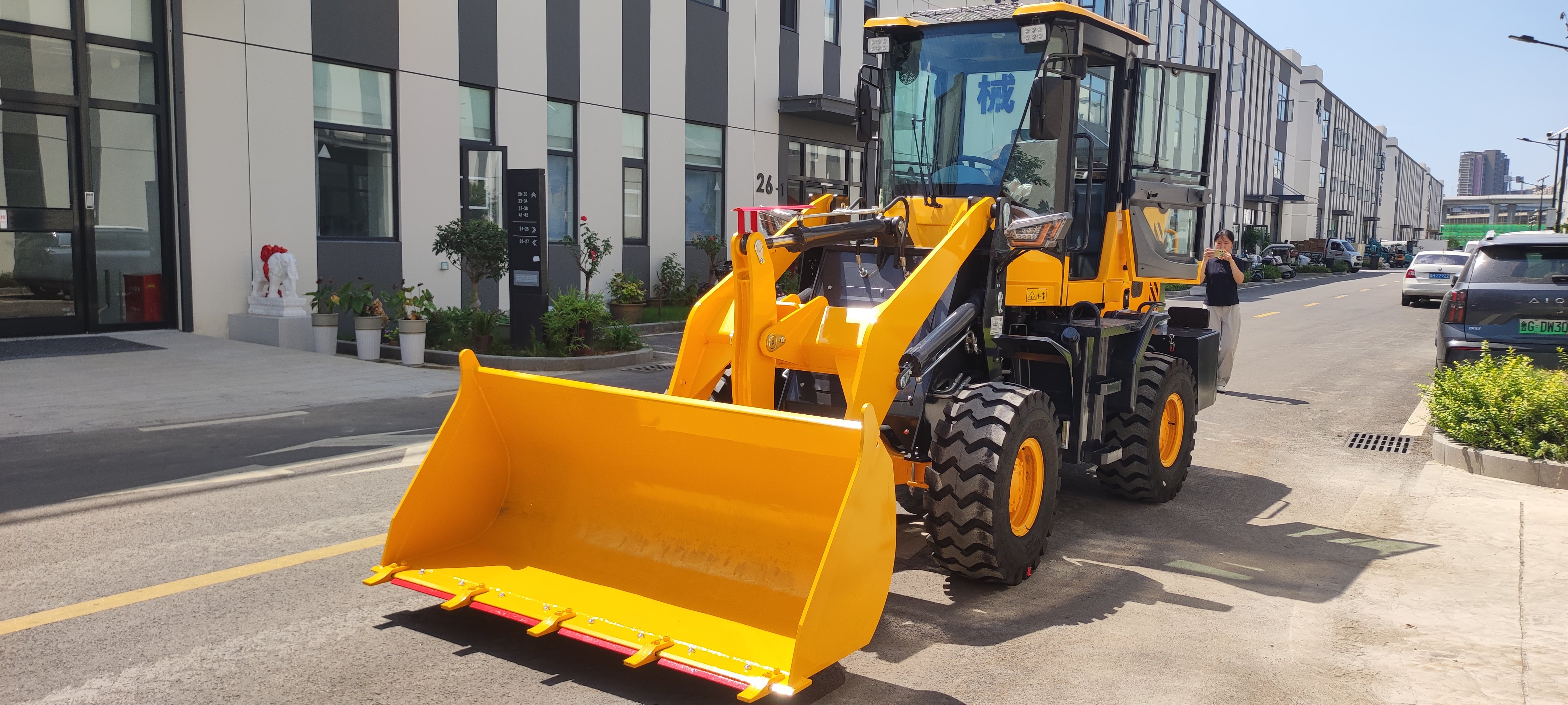 Mining Operations: Heavy-Duty Loading, Unloading, and Short-Haul Transport