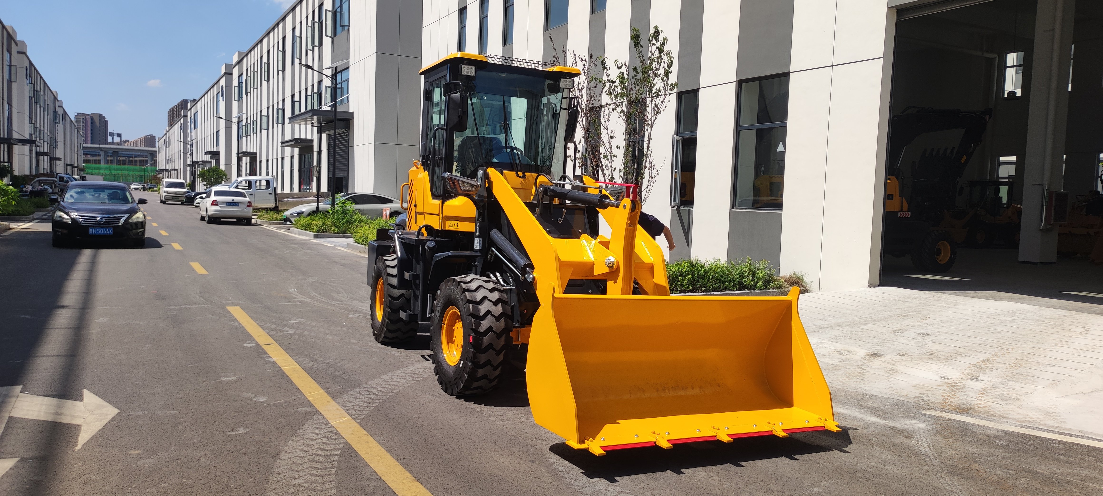 Mining Operations: Heavy-Duty Loading, Unloading, and Short-Haul Transport