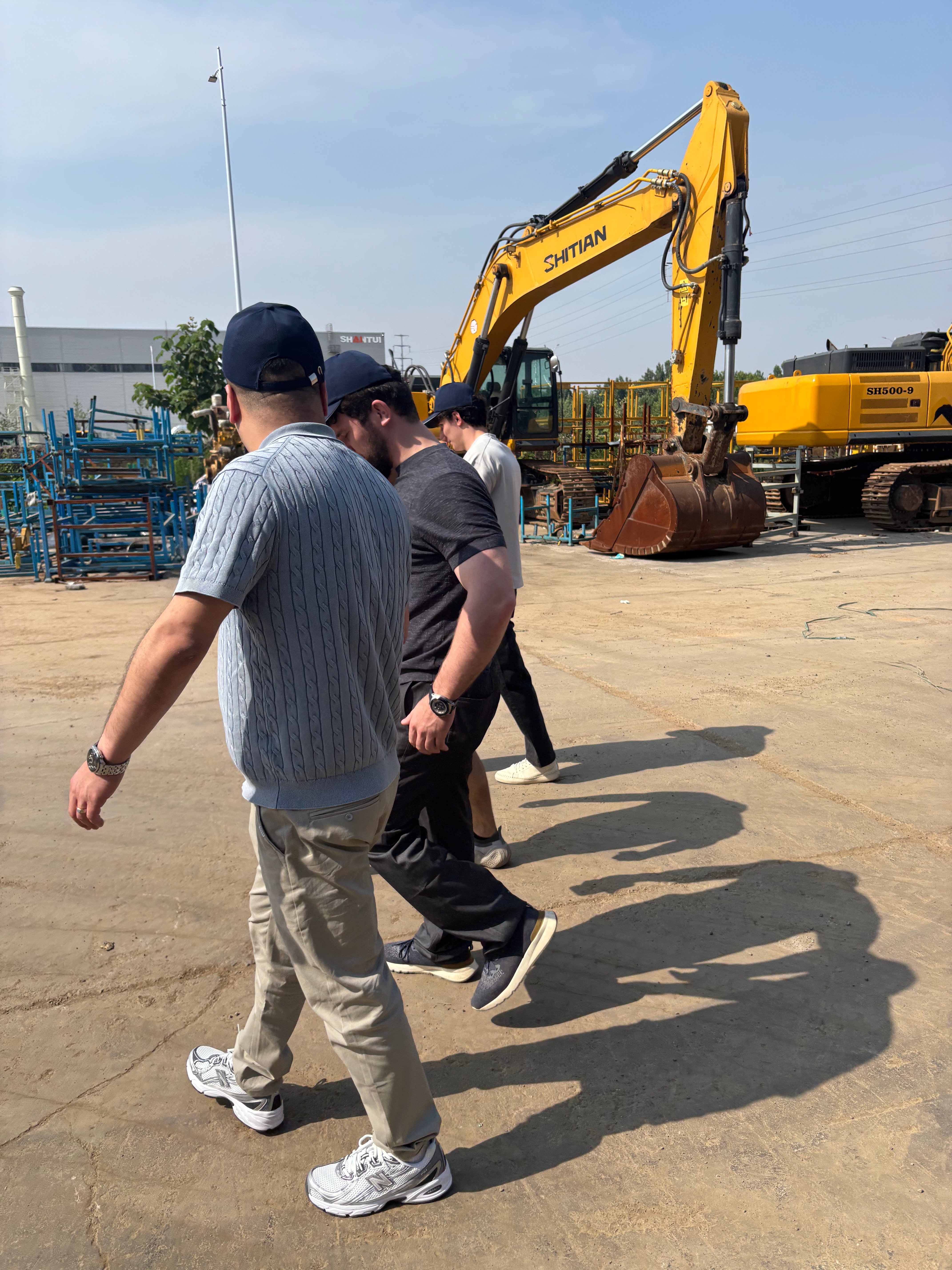 Overseas Customer Site Visit | Russian Clients Visit Shanbo Construction Machinery for In-depth Negotiation on Excavator & Bulldozer Orders
