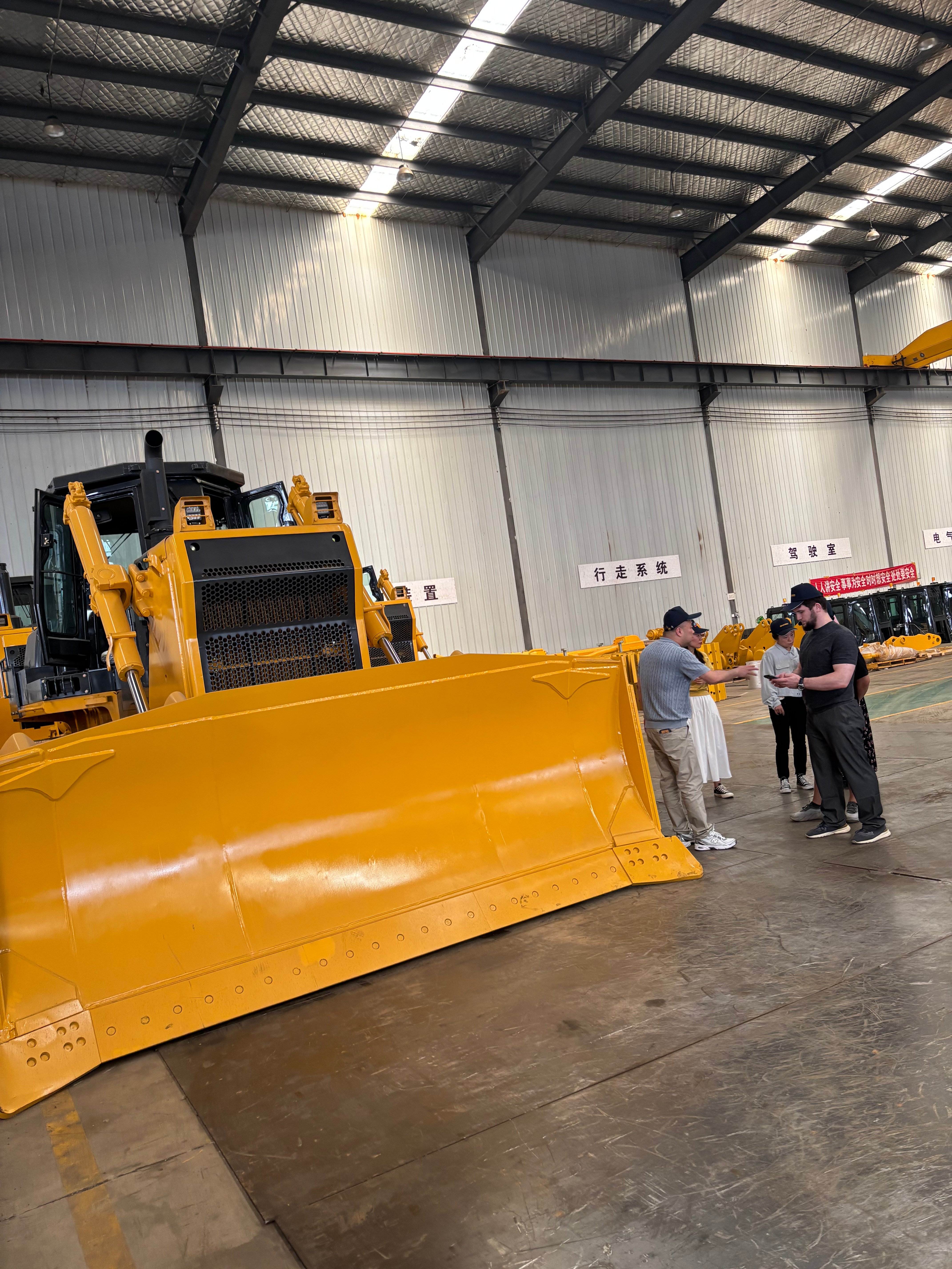 Overseas Customer Site Visit | Russian Clients Visit Shanbo Construction Machinery for In-depth Negotiation on Excavator & Bulldozer Orders