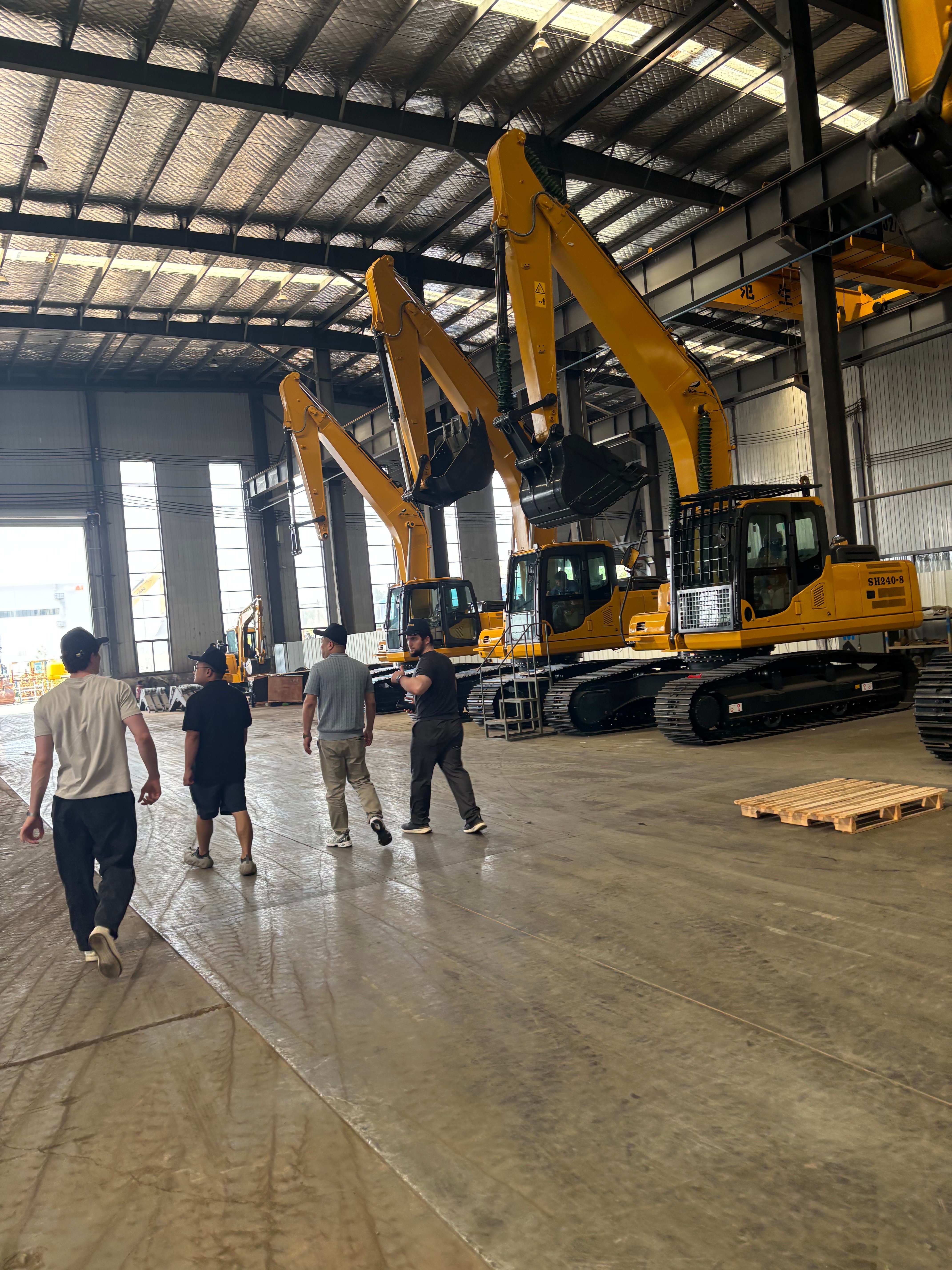 Overseas Customer Site Visit | Russian Clients Visit Shanbo Construction Machinery for In-depth Negotiation on Excavator & Bulldozer Orders