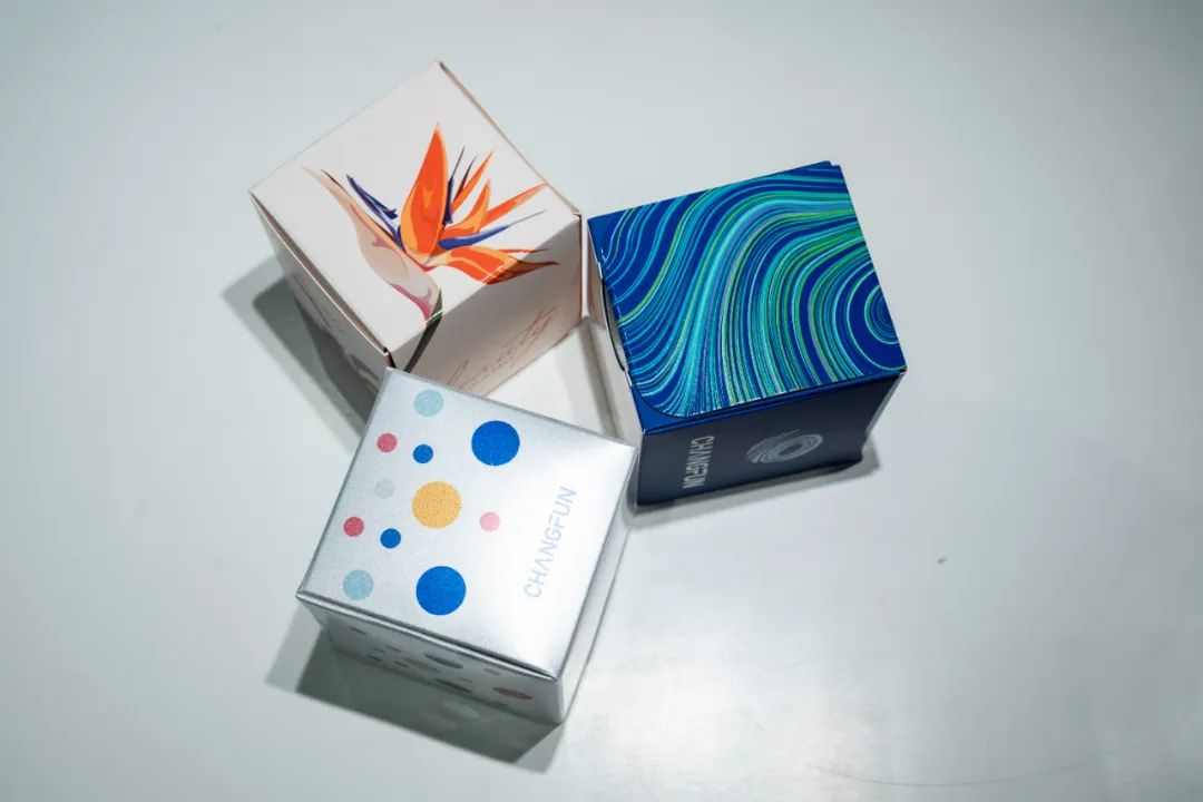 How Does Custom Packaging Design Influence User Experience at First Contact?