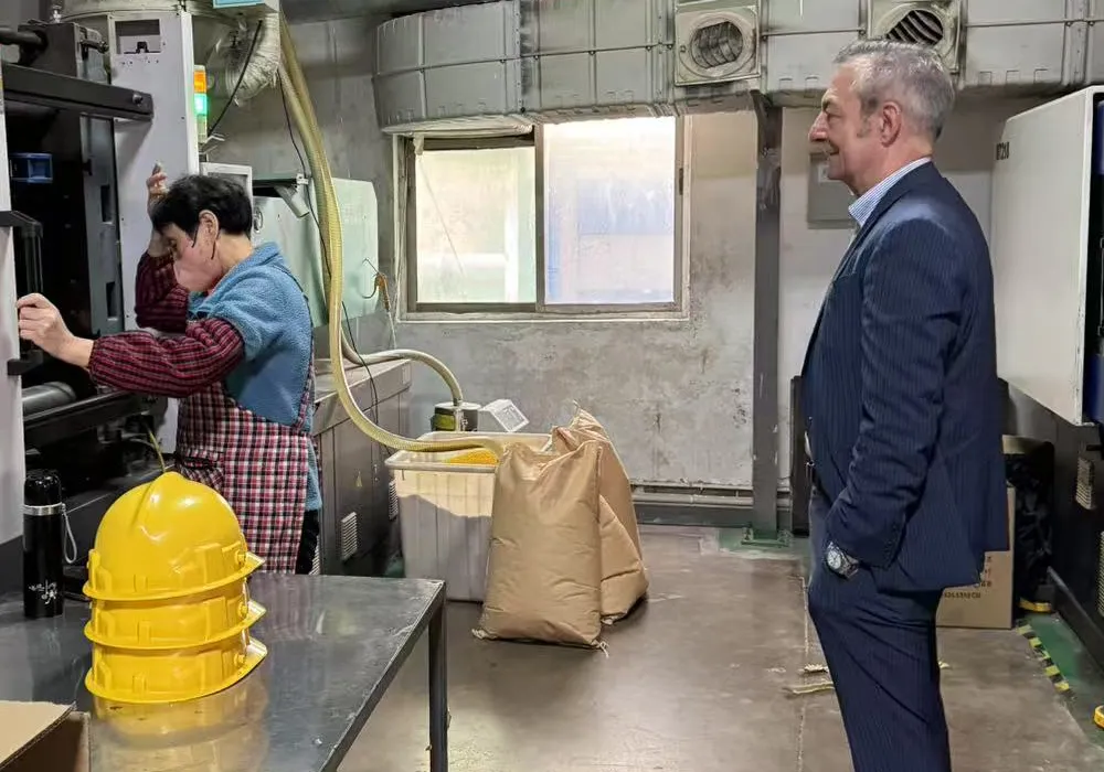 The manager of Spanish E-Techlab visited our company