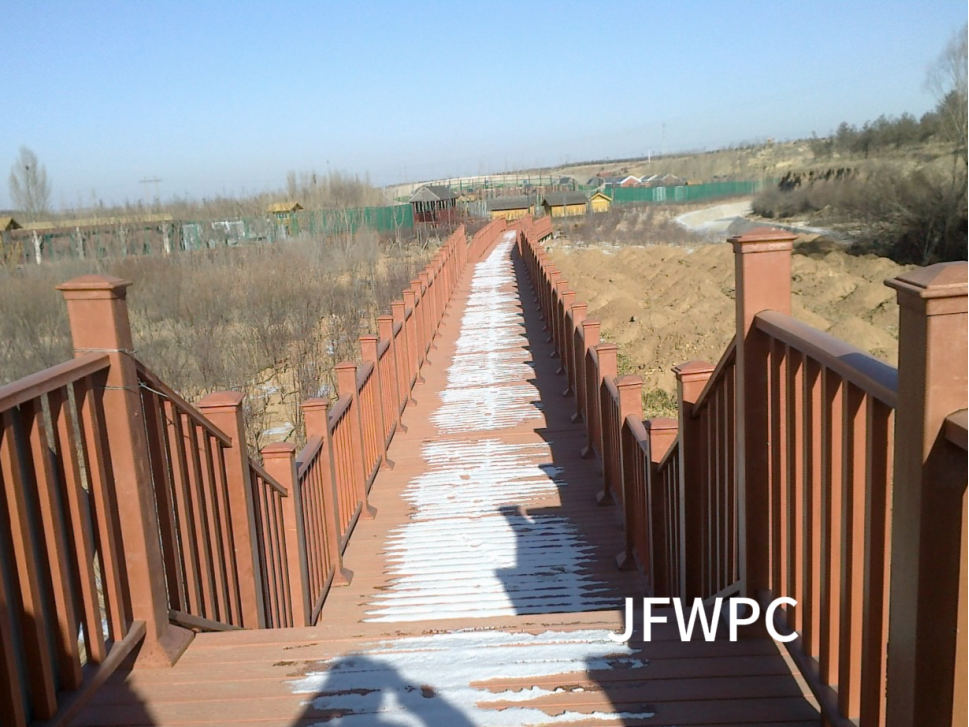 كيف يؤدي مركب الخشب والبلاستيك (#WPC) في البيئات الخارجية الثلجية؟