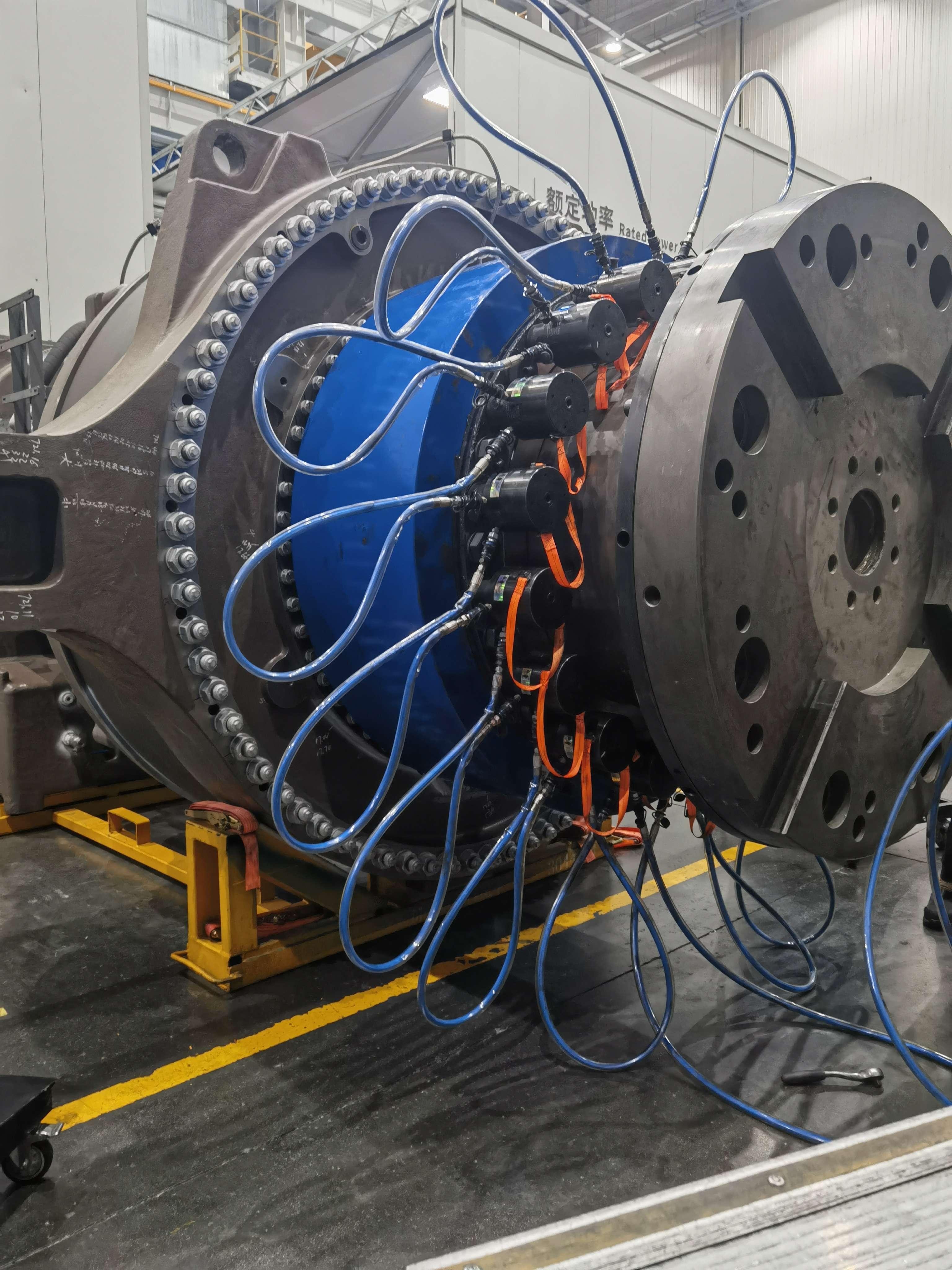 Hydraulic Bolt Tensioner Worksite.jpeg