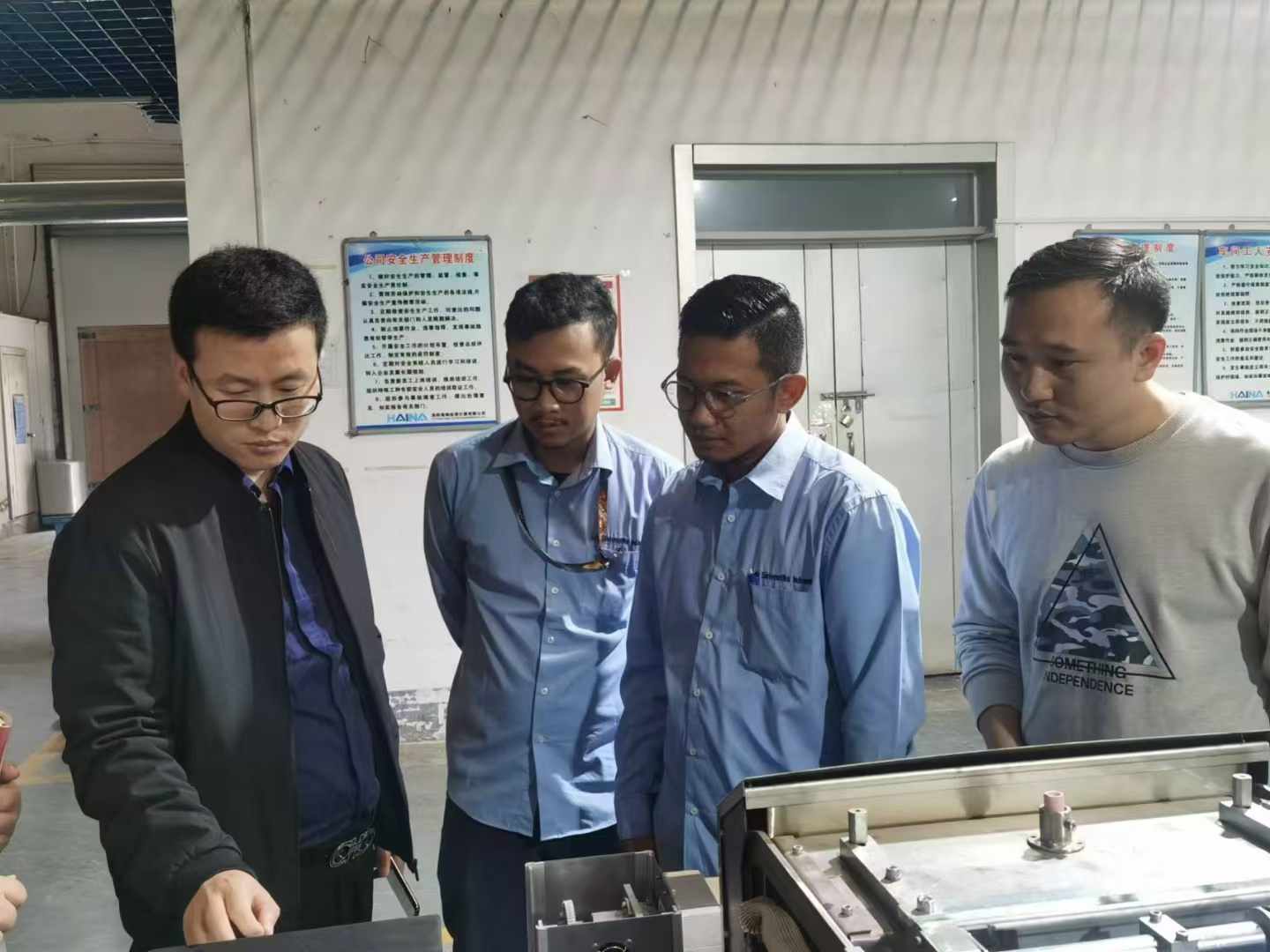 What are the main functions of the XRF automatic melting machine?