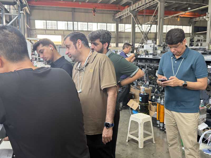 Global Customers Visit Zhejiang Jingle Blue for Equipment Testing and Business Cooperation