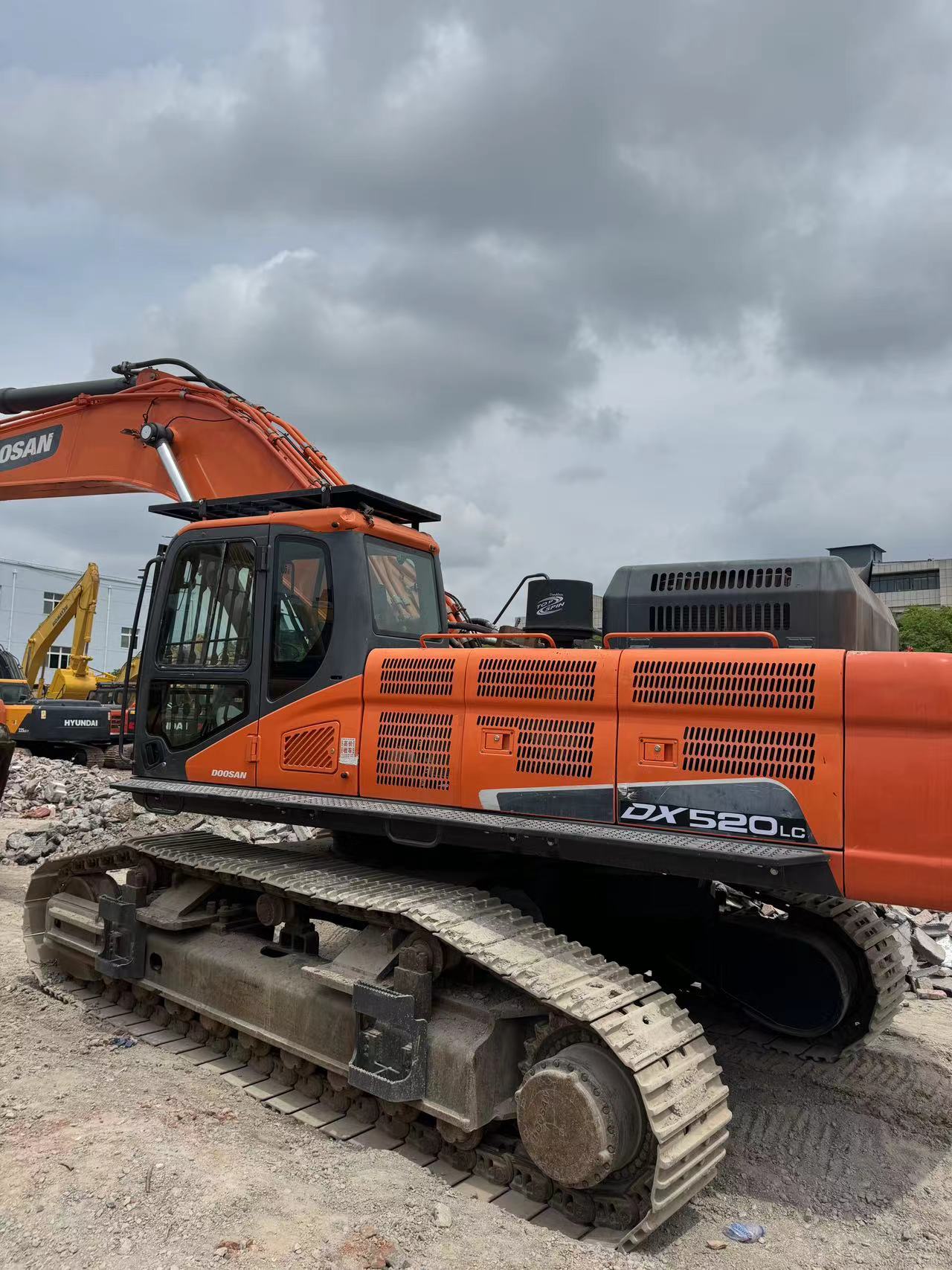 Fournisseur chinois d’excavatrices d’occasion – DOOSAN DX520LC, prix et caractéristiques