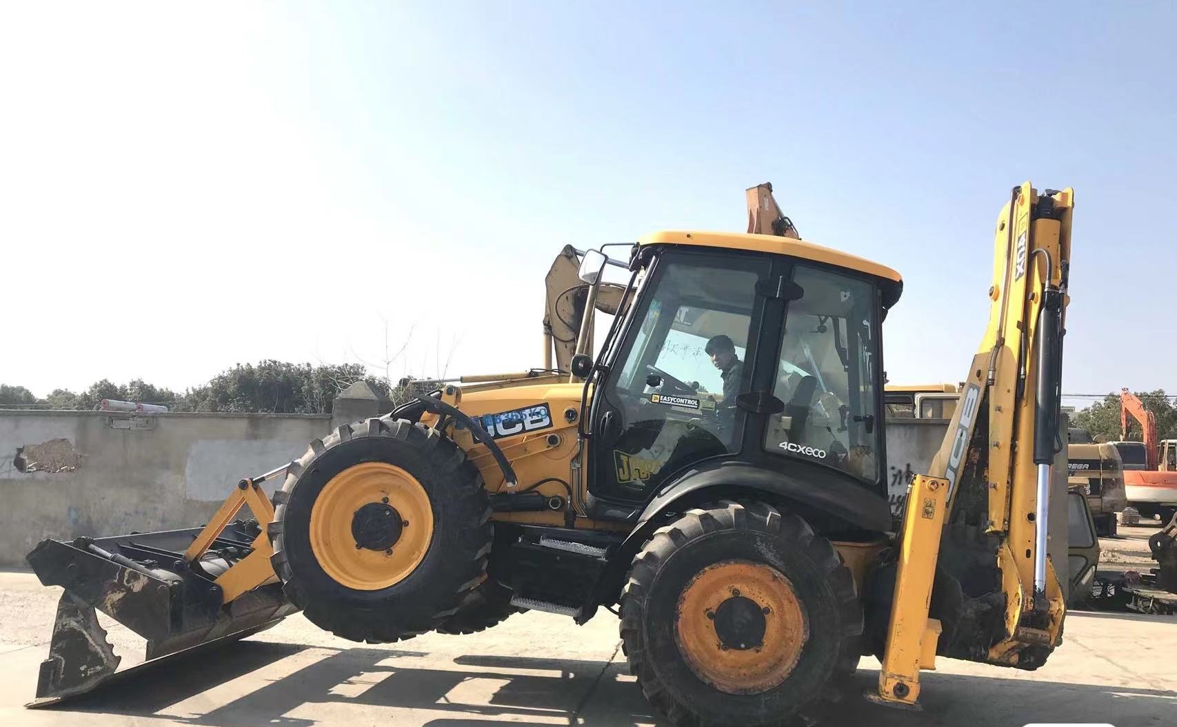 JCB 4CX (8).JPG