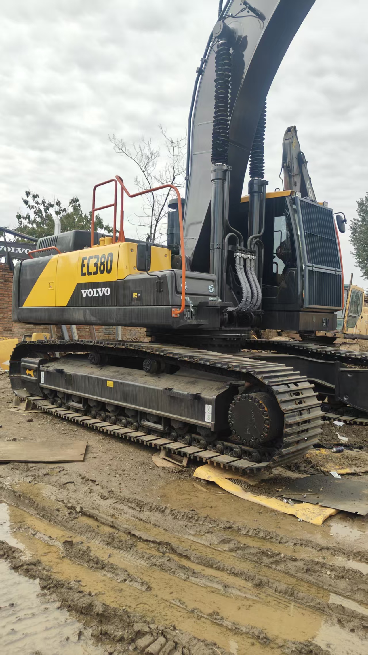 చైనీస్ వనరు ఉపయోగించిన ఎక్స్కావేటర్ సరఫర్‑VOLVO EC380, ధర మరియు ప్రత్యేకతలు