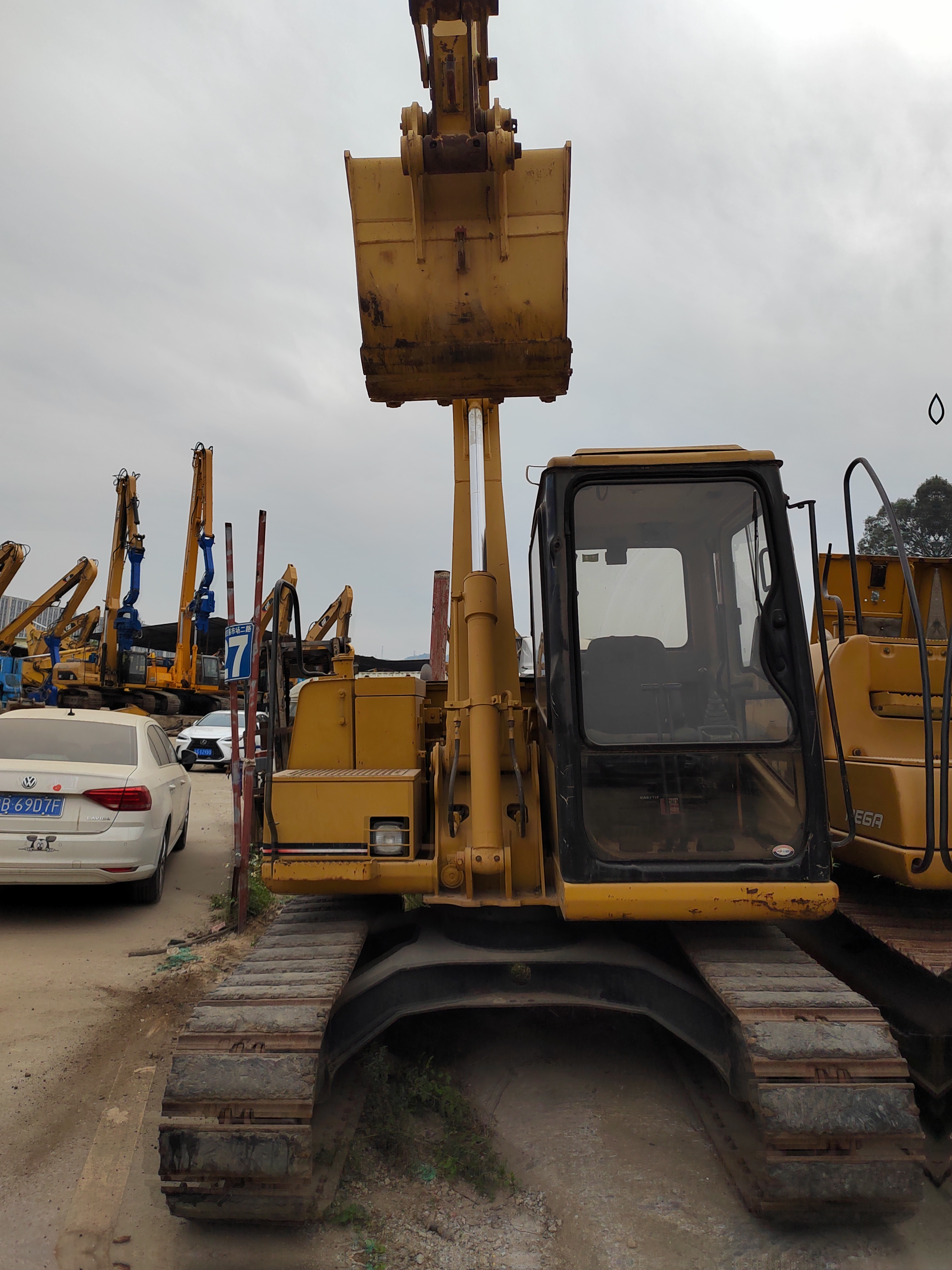 المورد الصيني للحفارات المستعملة — حفارة CAT 307B، السعر والمواصفات