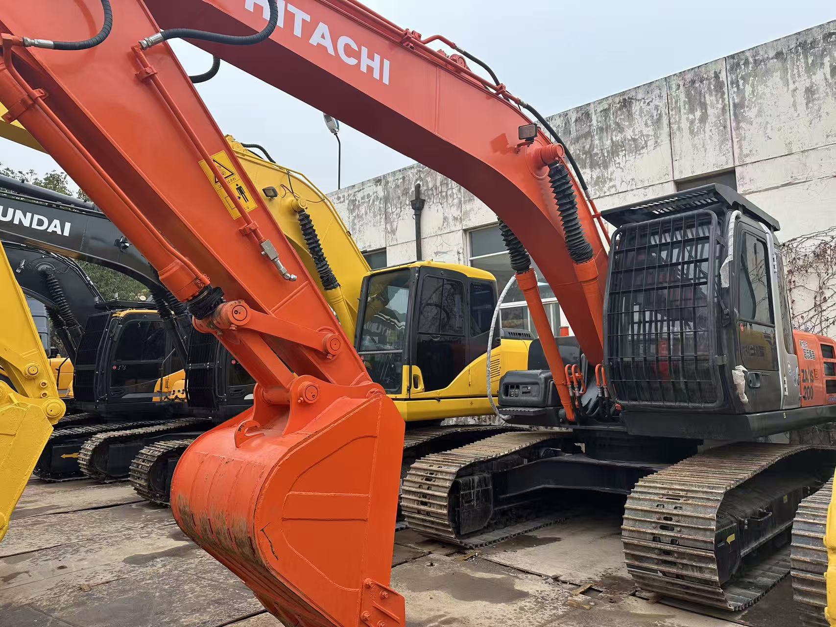 Chinese Source Used Excavator Supplier‑HITACHI ZX200, Price and Specifications