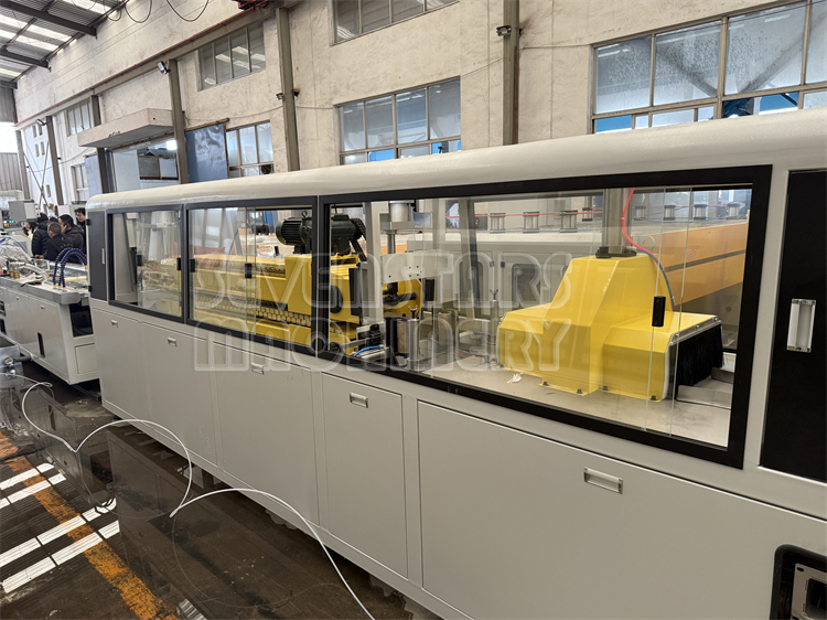 PVC门窗型材线05(3a8f25d46a).jpg
