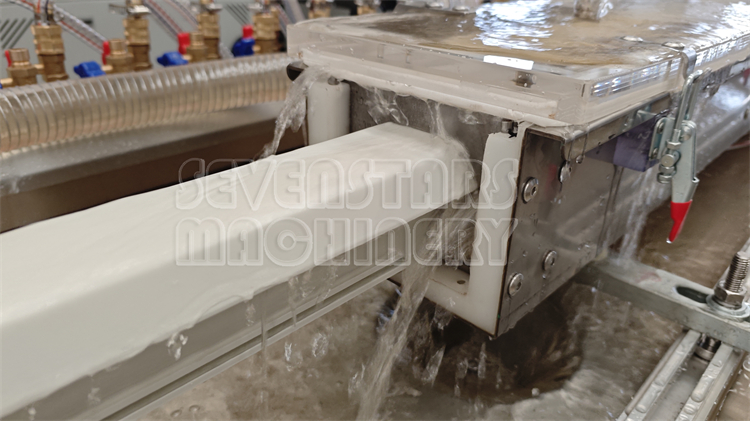 PVC门窗型材线23(6a8c37dcb1).jpg