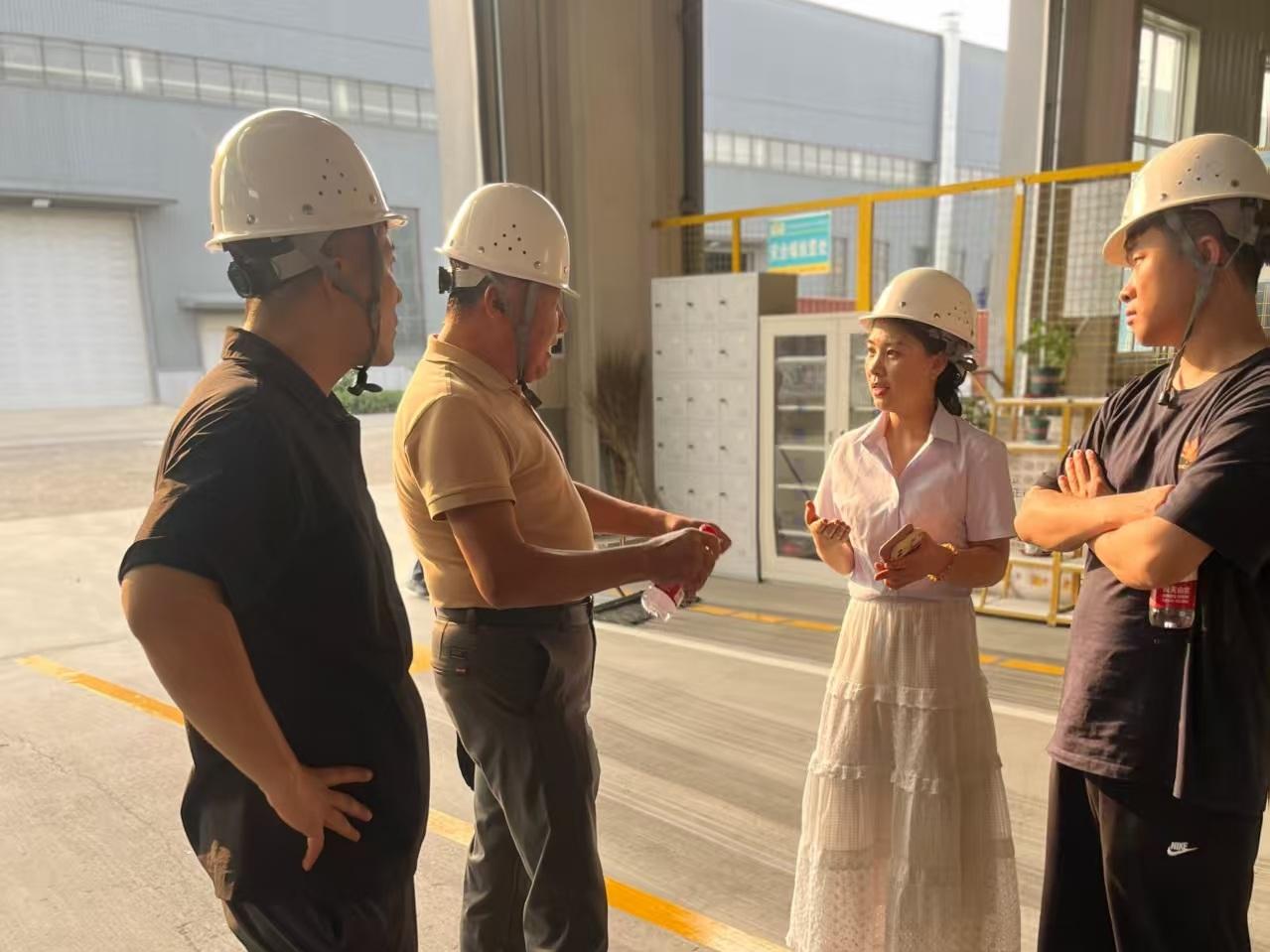 Indonesian Client Visits Factory and Signs 5-Hectare Film Greenhouse Project On-Site!