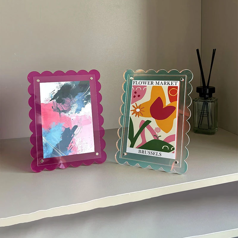 Acrylic mang lại những lợi thế gì so với kính trong các dự án trưng bày thương mại?