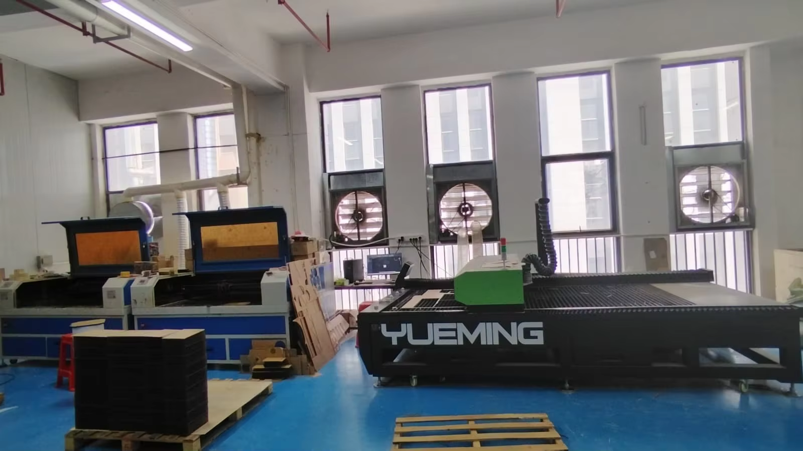 Up to 30 acrylic processing machines