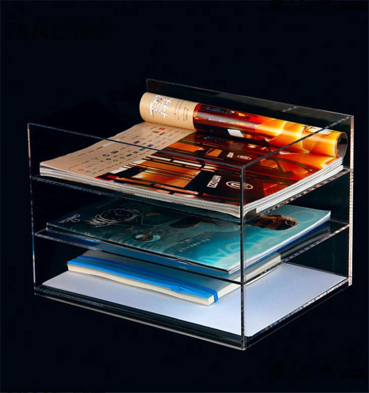 In che modo il plexiglass migliora sicurezza e visibilità nei sistemi commerciali di visualizzazione?