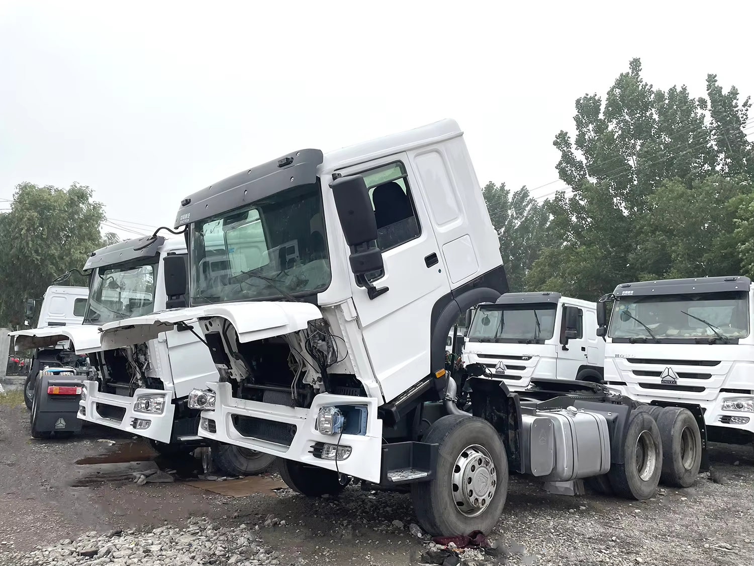 What Advantages Do Tractor Heads Offer for Heavy-Duty Transport?