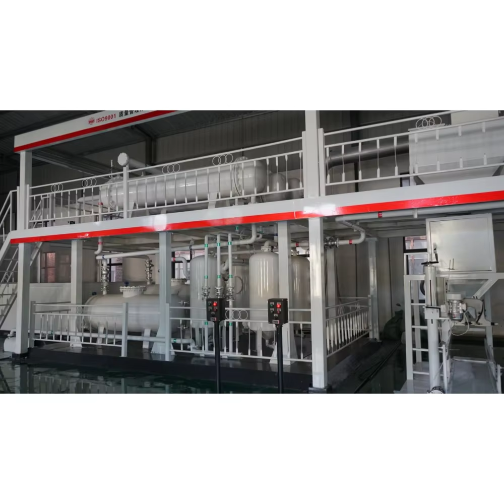 How does thermal cracking enable stable output in pyrolysis machine plants?