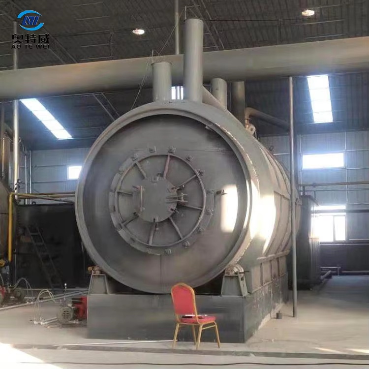 What are the possible uses of the oil produced from waste tires through pyrolysis