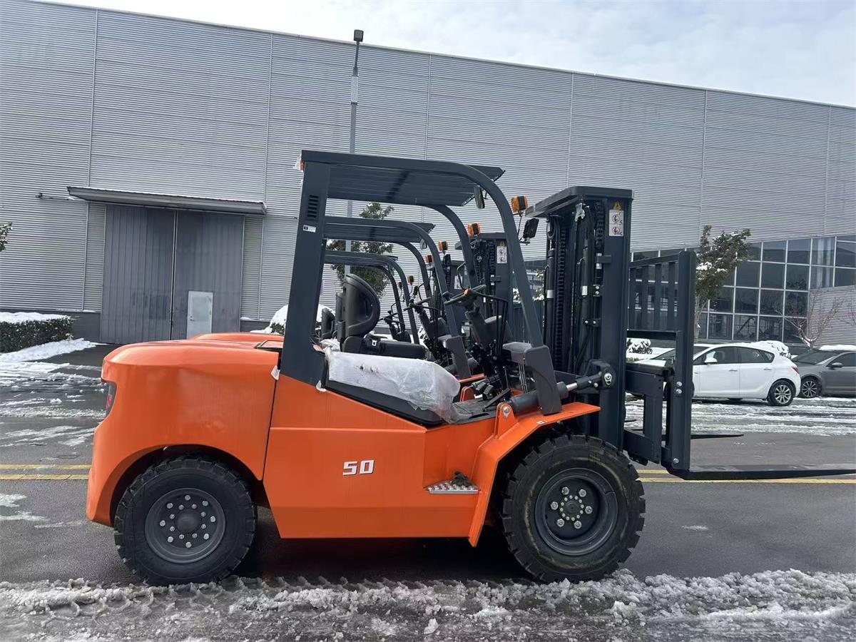 Elektrikong Forklift: Isang Berdeng at Mahusay na Solusyon para sa Warehouse